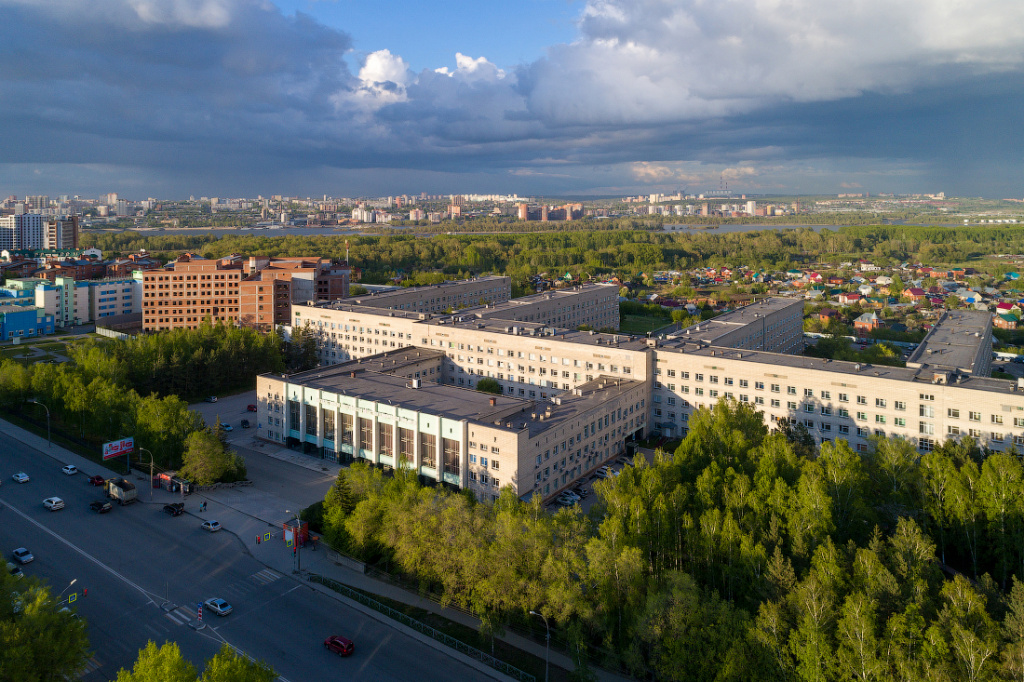 Новосибирские врачи вернулись домой из командировки в Луганск